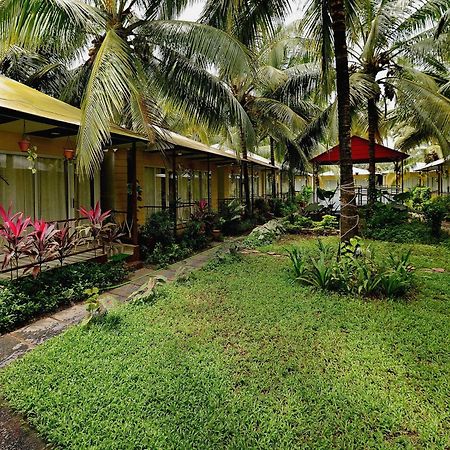 Collection O Retreat Morjim Resort Esterno foto