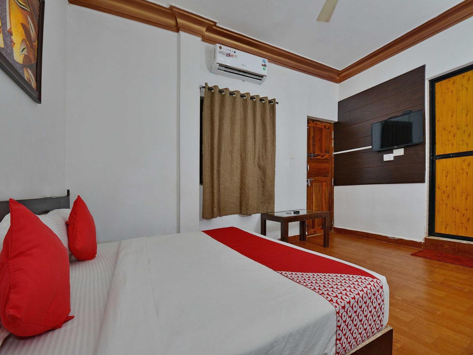 Collection O Retreat Morjim Resort Esterno foto