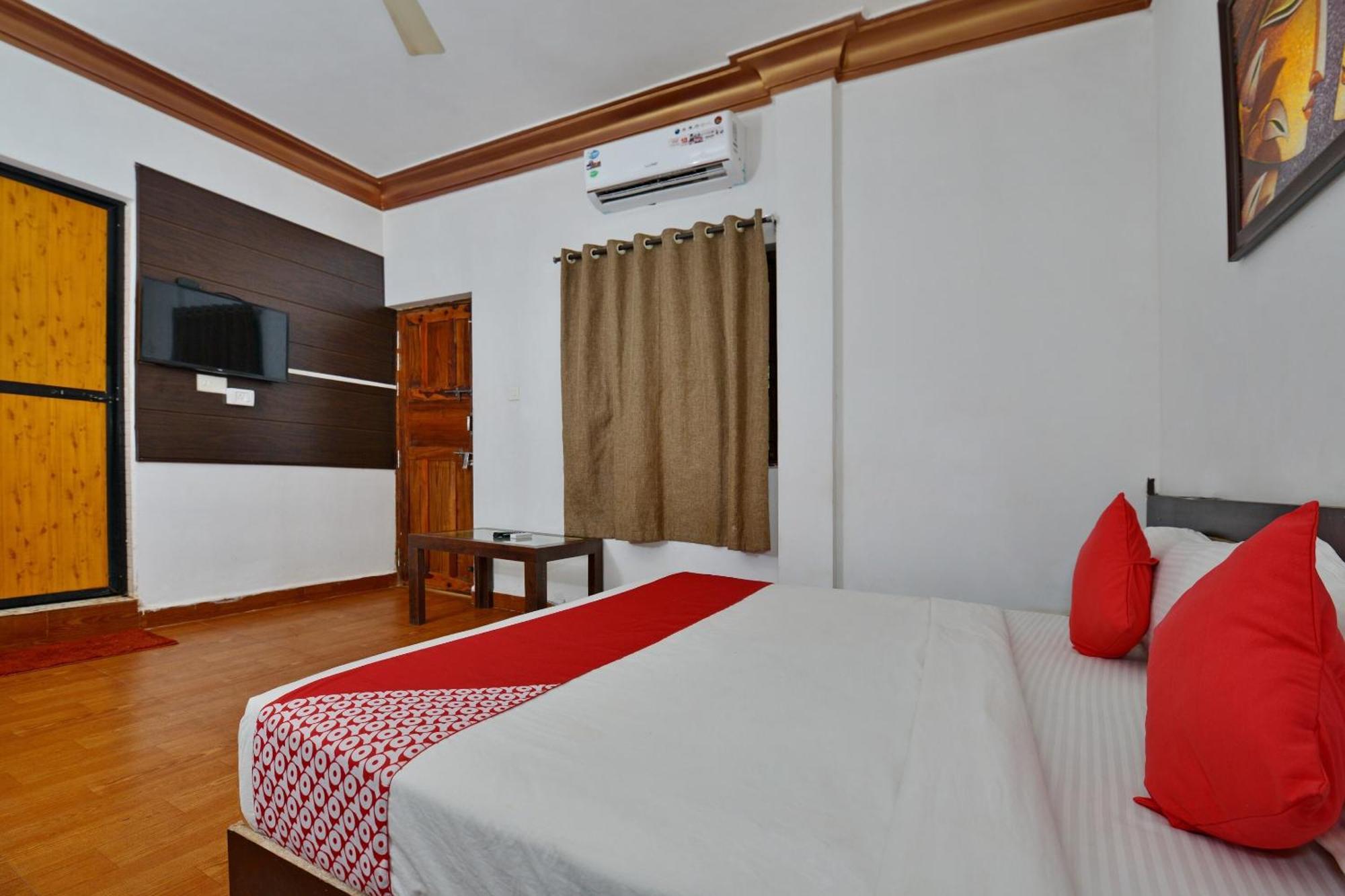 Collection O Retreat Morjim Resort Esterno foto