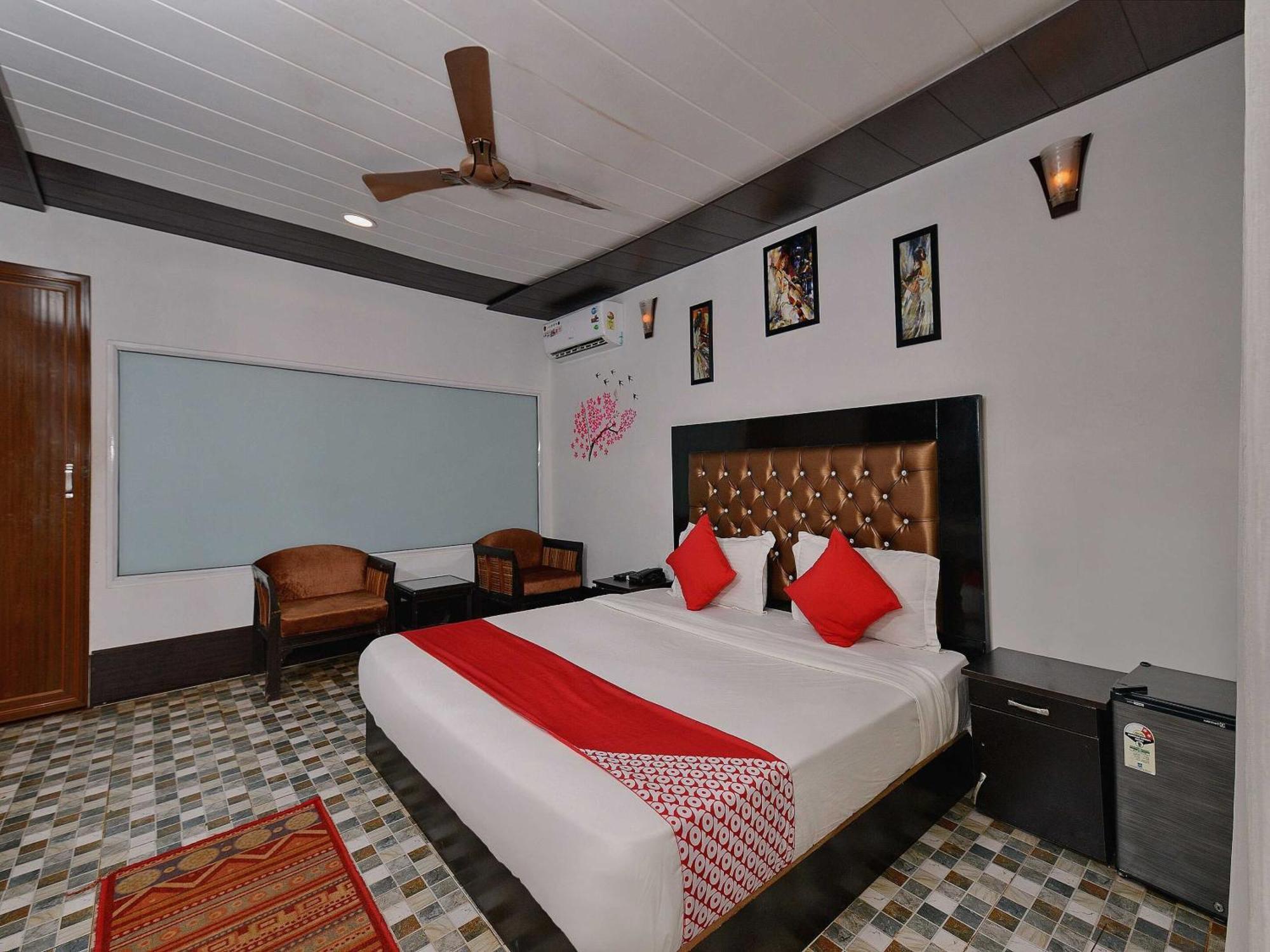 Collection O Retreat Morjim Resort Esterno foto