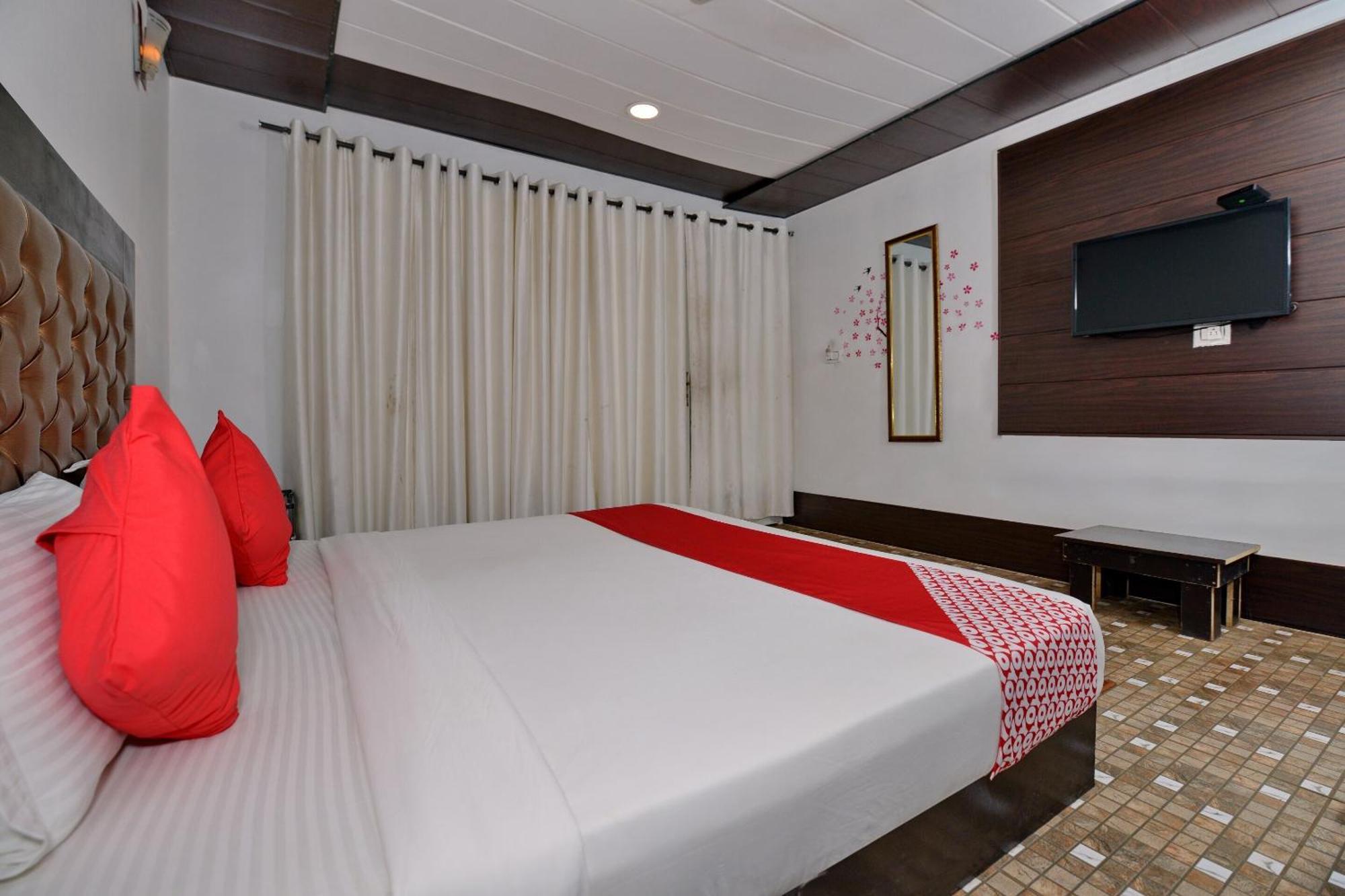 Collection O Retreat Morjim Resort Esterno foto