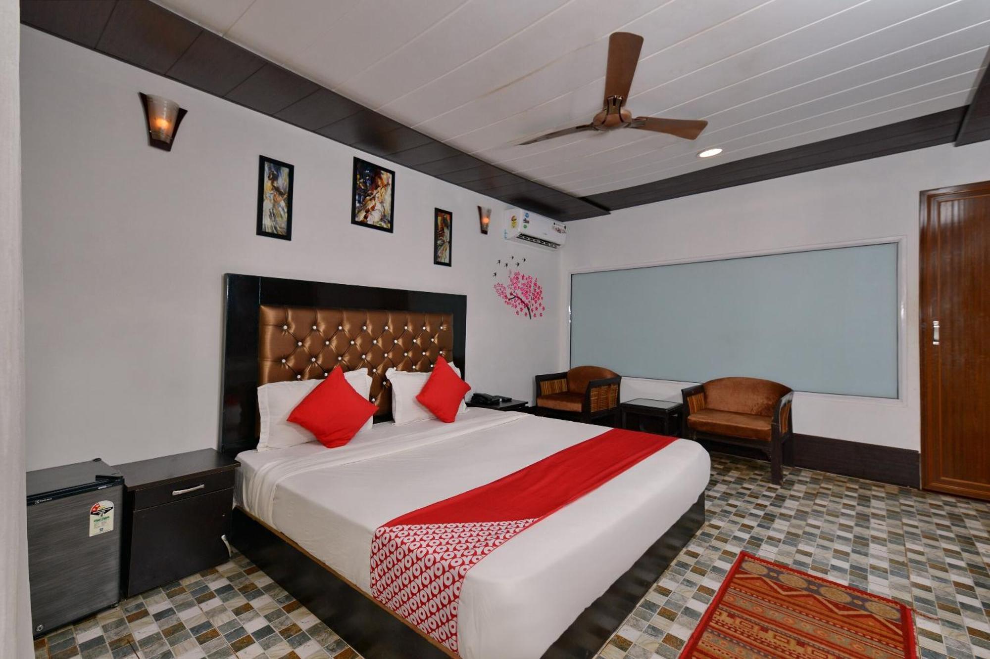 Collection O Retreat Morjim Resort Esterno foto