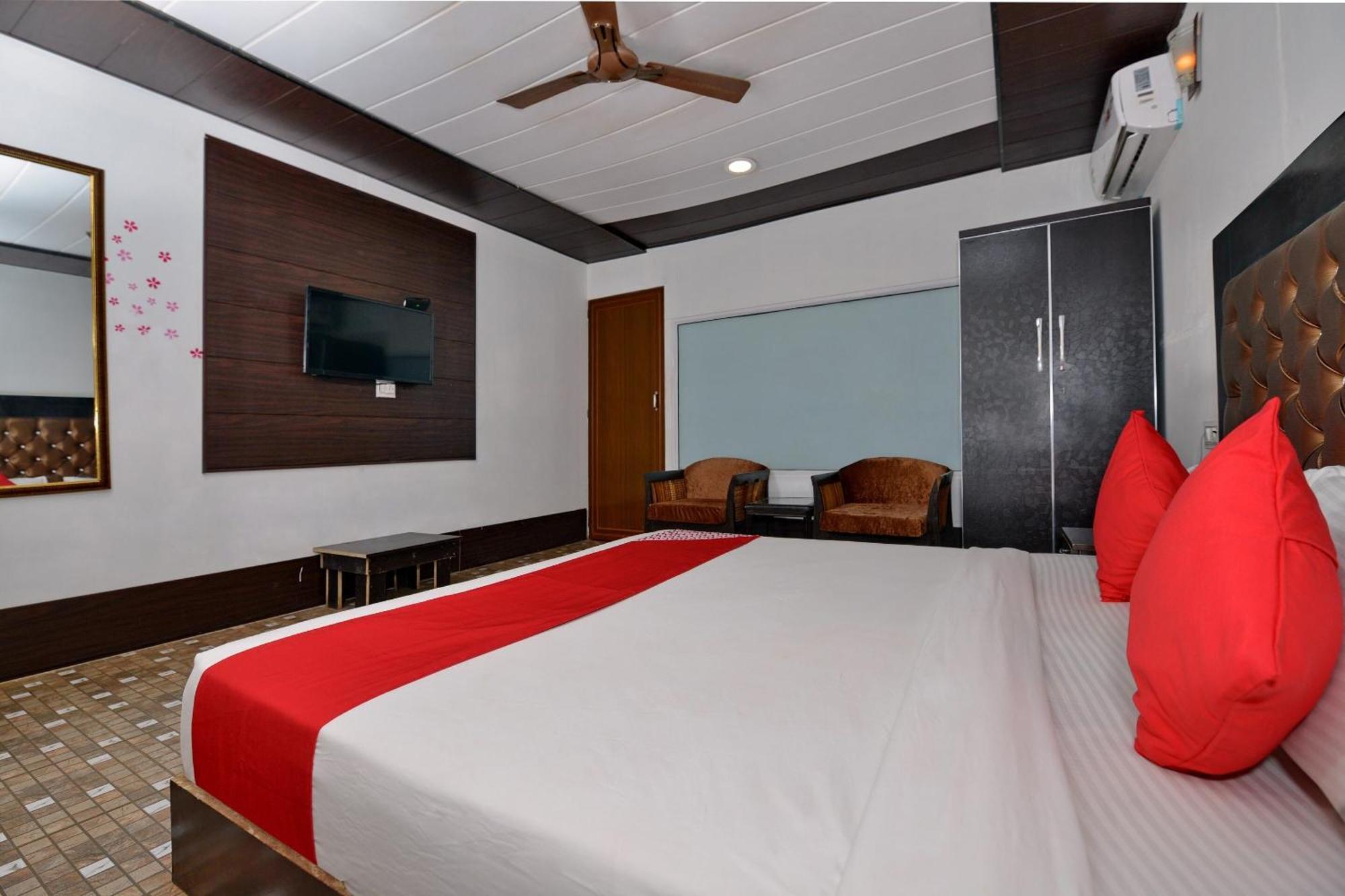 Collection O Retreat Morjim Resort Esterno foto