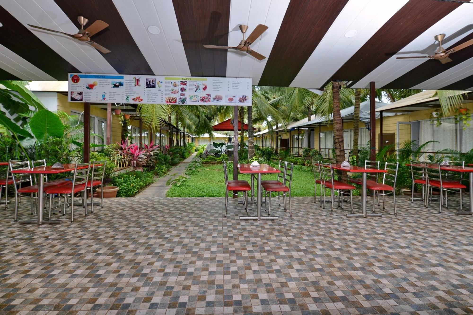 Collection O Retreat Morjim Resort Esterno foto
