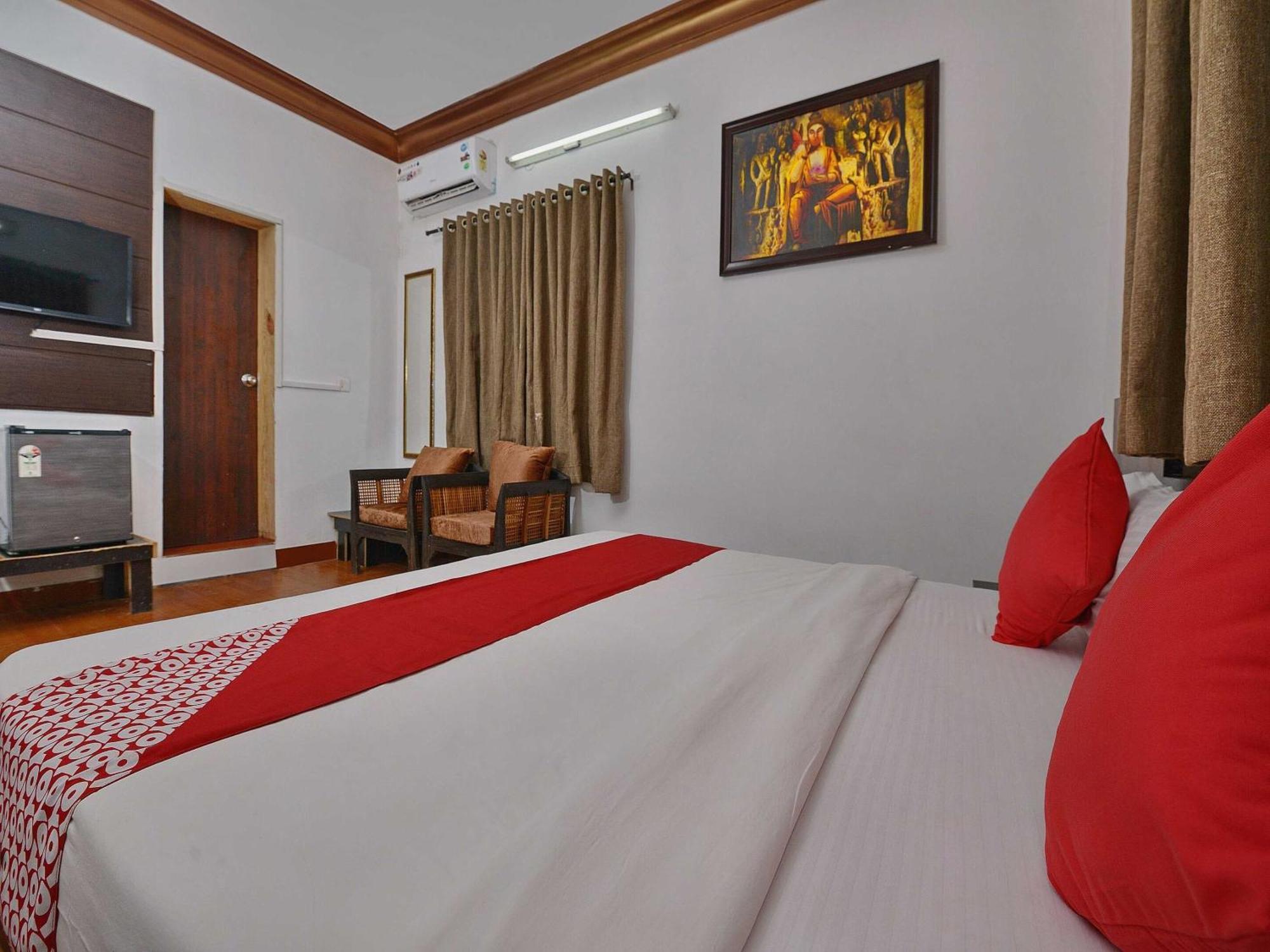 Collection O Retreat Morjim Resort Esterno foto