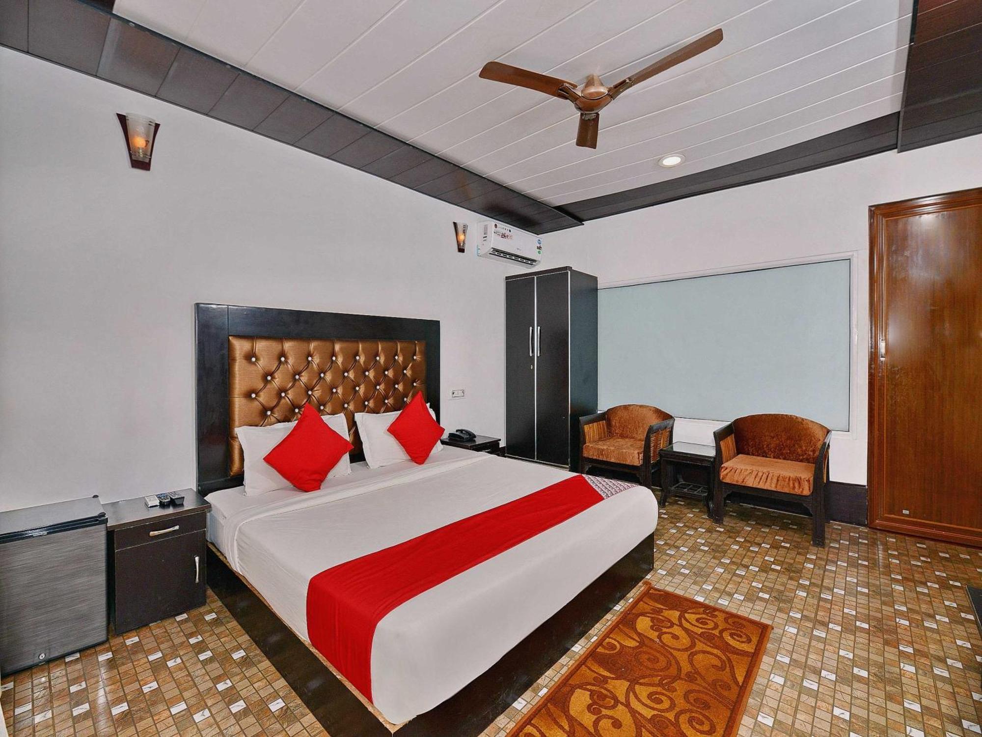 Collection O Retreat Morjim Resort Esterno foto