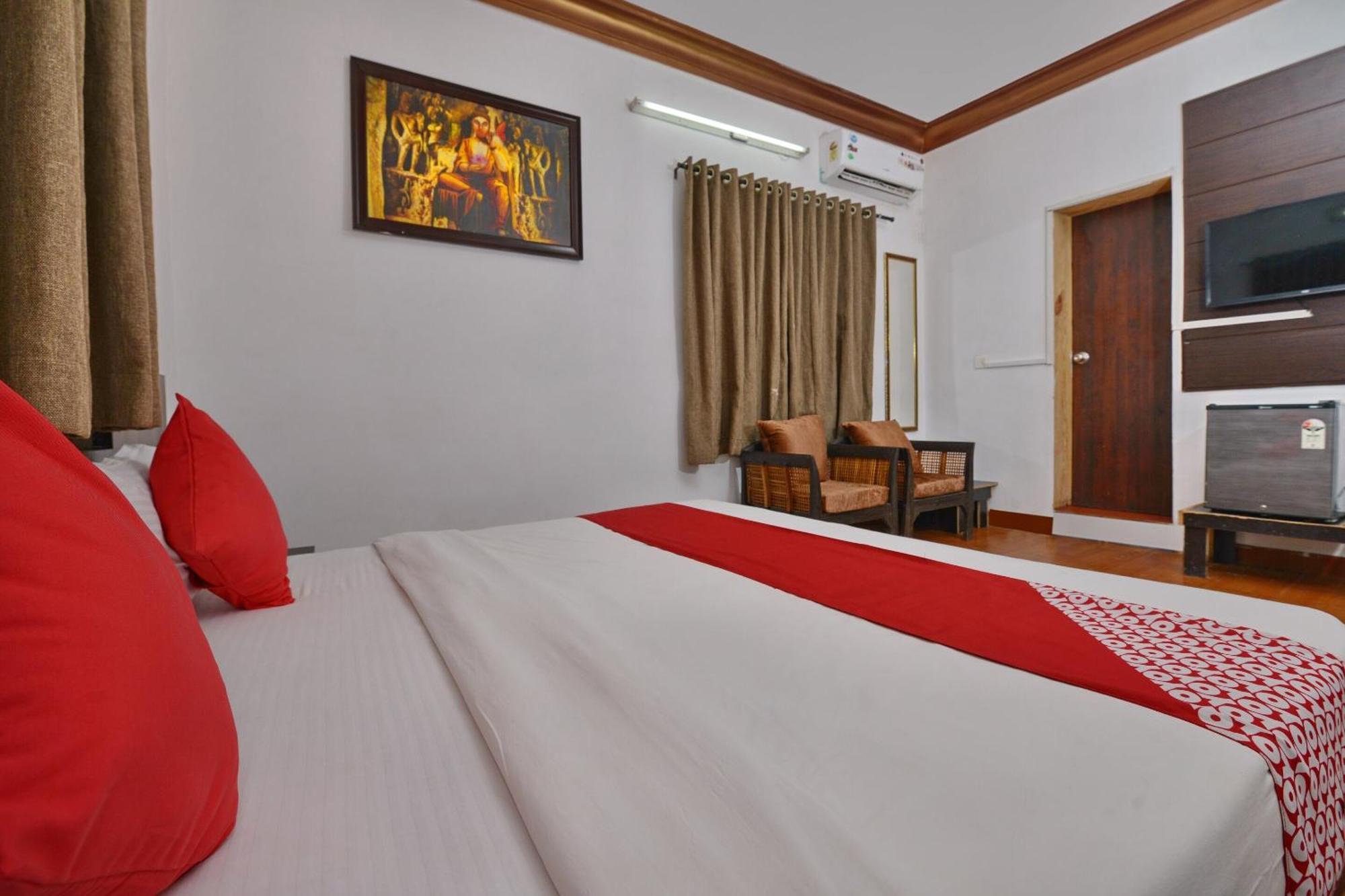Collection O Retreat Morjim Resort Esterno foto