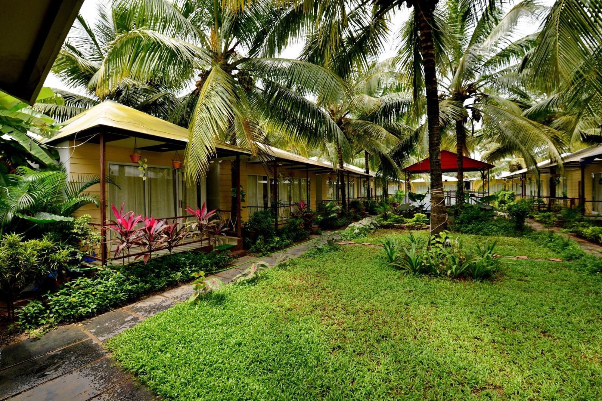 Collection O Retreat Morjim Resort Esterno foto