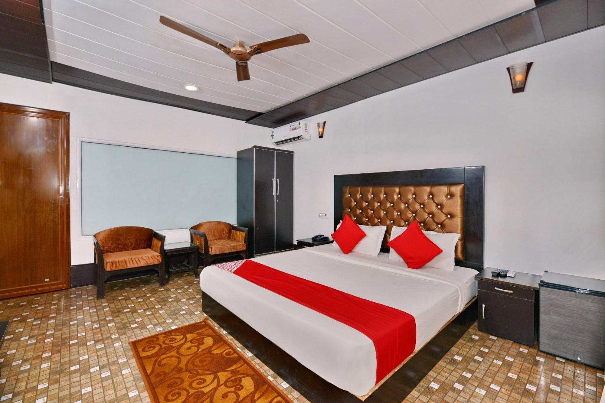 Collection O Retreat Morjim Resort Esterno foto